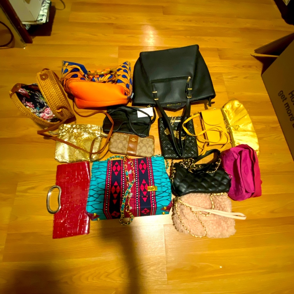 Bags , purses, coach ,mak nosy, Chauder, kelly&katie,
Kipling, hm, etc.